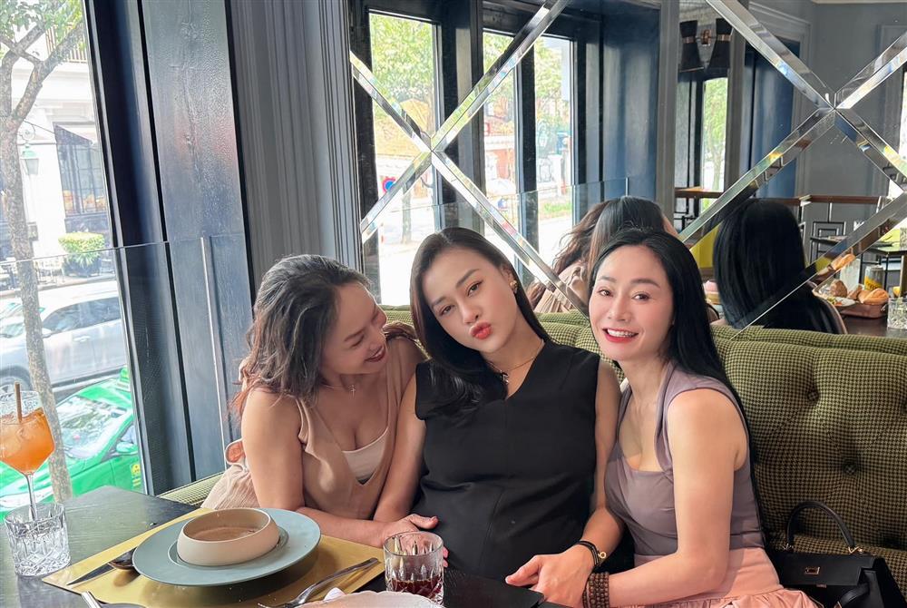 Phương Oanh, Thu Quỳnh bế bụng bầu 8 tháng đi đóng phim-4
