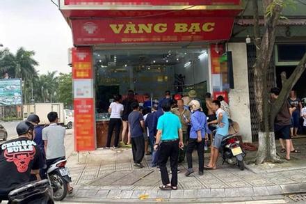 Điều tra nghi phạm cầm tuýp sắt cướp tiệm vàng ở Phú Thọ