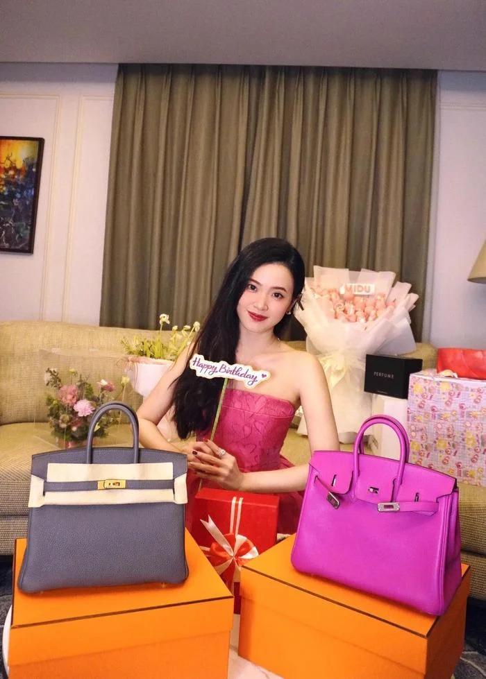 Soi tủ đồ hiệu toàn hàng khủng của Midu trước khi lấy chồng doanh nhân-5