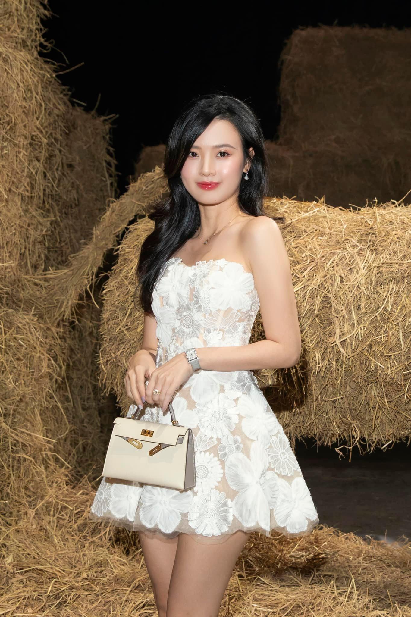 Soi tủ đồ hiệu toàn hàng khủng của Midu trước khi lấy chồng doanh nhân-9