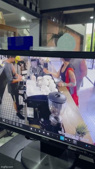 Từ chối lời tán tỉnh của gã đàn ông, cô gái bị tấn công thô bạo, clip hiện trường gây phẫn nộ-1