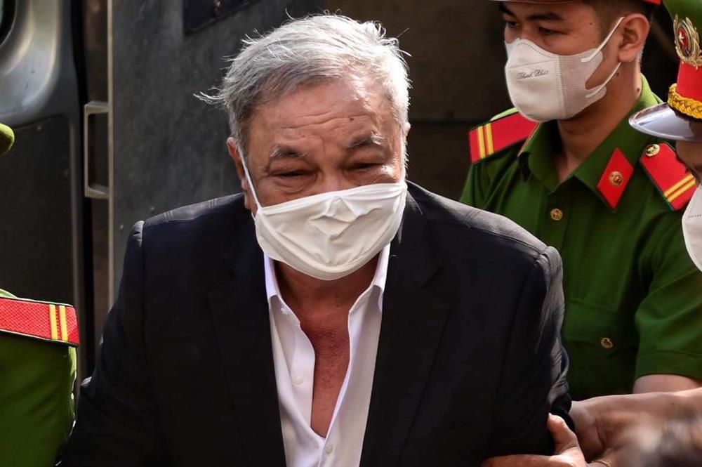 Ông Trần Quí Thanh cùng 2 con gái hầu tòa-1