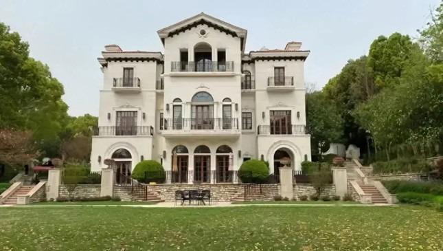 Bao Chửng Lục Nghị - đại gia ngầm-1