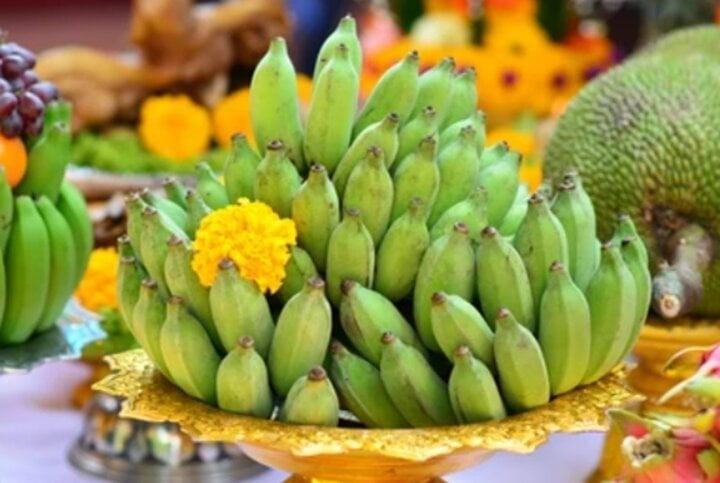 Tại sao nhiều người cho rằng không nên ghép 2 nải chuối để thắp hương?-1