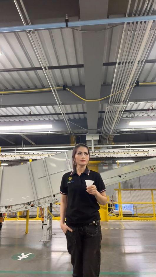 Yêu 4 năm, chồng Tây chuẩn men bỗng biến thành phụ nữ; vợ chấp nhận, bỏ xứ theo chồng rồi vỡ mộng cờ hoa-4