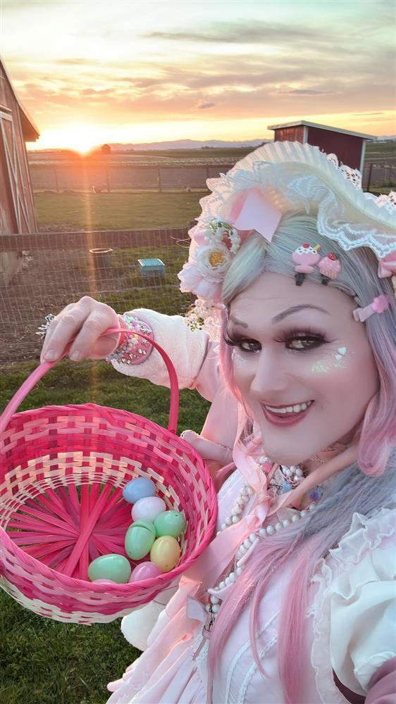 Yêu 4 năm, chồng Tây chuẩn men bỗng biến thành phụ nữ; vợ chấp nhận, bỏ xứ theo chồng rồi vỡ mộng cờ hoa-6