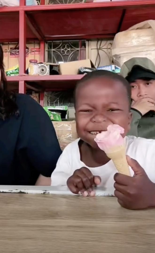 Biểu cảm Lôi Con khi ăn kem leo thẳng lên xu hướng: Sinh động cỡ này bảo sao Quang Linh Vlogs chỉ còn là cái tên-3