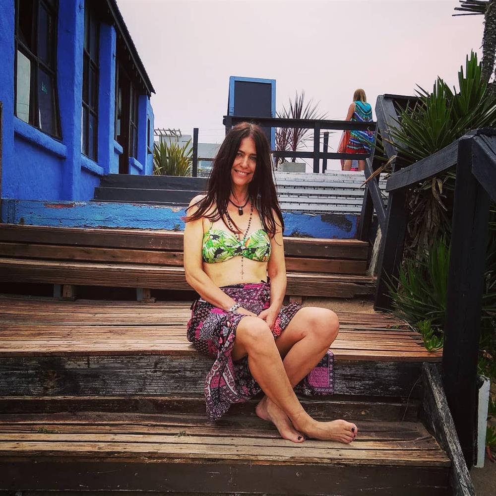 Cụ bà 60 tuổi là luật sư, nhà báo nói được 4 thứ tiếng đăng quang hoa hậu-7