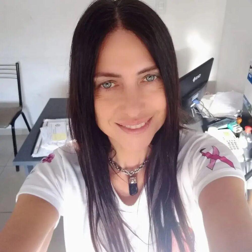 Cụ bà 60 tuổi là luật sư, nhà báo nói được 4 thứ tiếng đăng quang hoa hậu-9