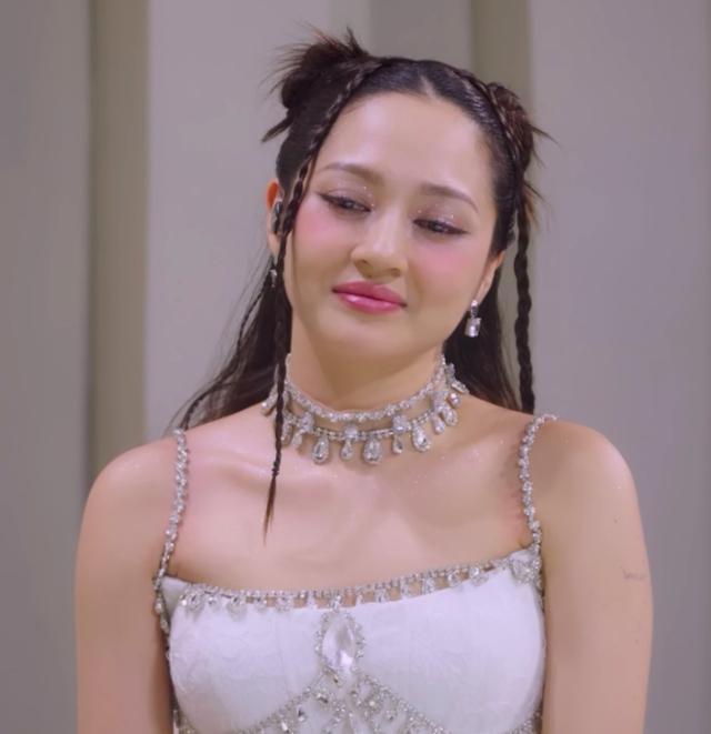 Bảo Anh từng để lộ bụng lùm lùm và loạt hint mang thai, ở ẩn bất thường cách đây 13 tháng-8