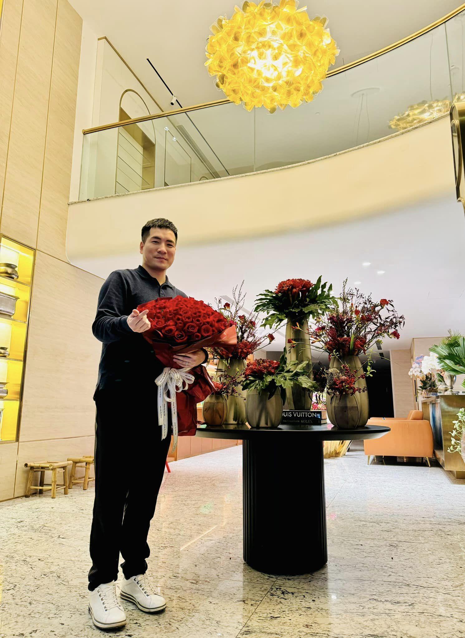 Vượt Hằng Túi, đại gia Hà thành làm mẹ năm 21 tuổi có 7 con, mua đồ hiệu không cần nhìn giá-2