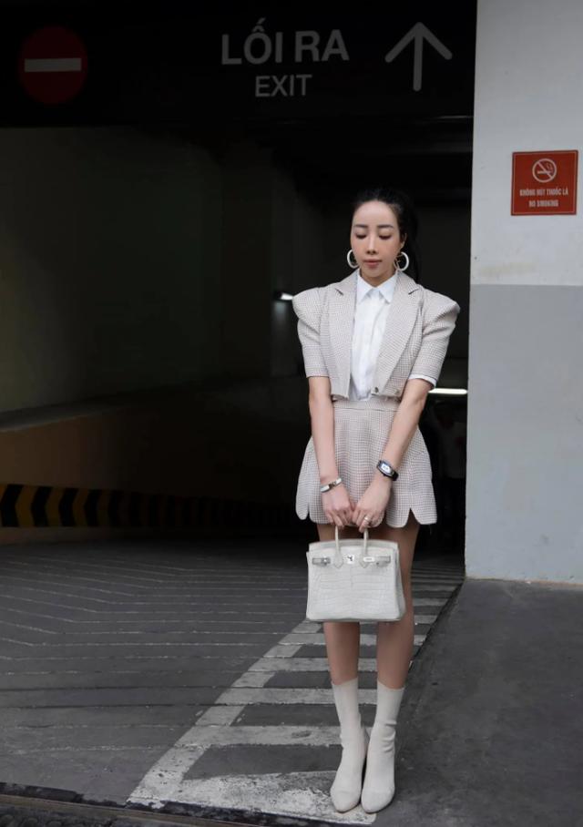 Vượt Hằng Túi, đại gia Hà thành làm mẹ năm 21 tuổi có 7 con, mua đồ hiệu không cần nhìn giá-6