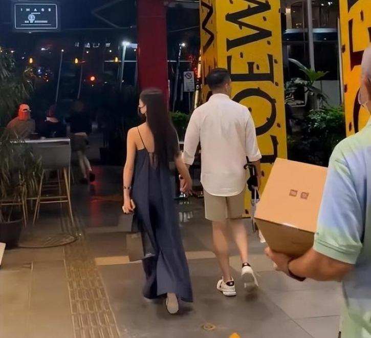 Uông Tiểu Phi mua cho vợ sắp cưới nhiều đồ đắt tiền tại khu nhà Từ Hy Viên-1