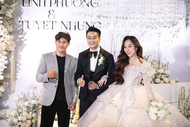 Đám cưới TiTi (HKT): Cô dâu - chú rể hôn cực ngọt, dàn sao Vbiz đổ bộ chúc mừng-10