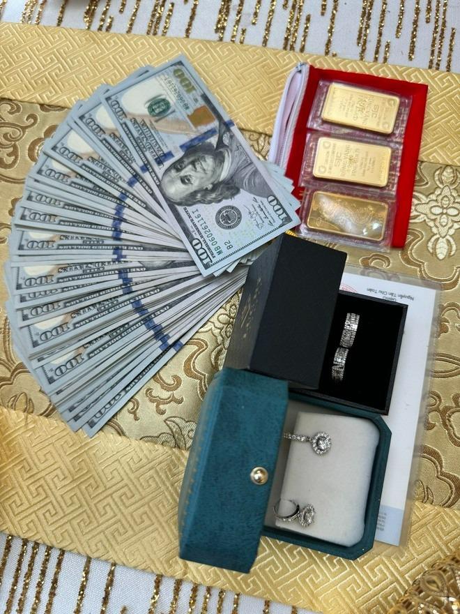 Đám cưới TiTi (HKT): Cô dâu - chú rể hôn cực ngọt, dàn sao Vbiz đổ bộ chúc mừng-15