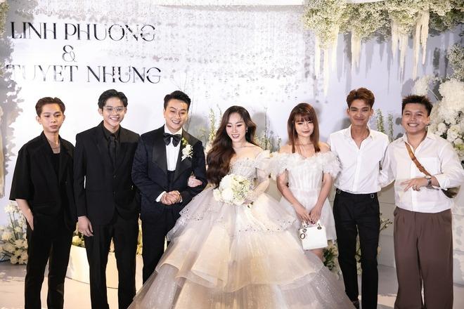 Đám cưới TiTi (HKT): Cô dâu - chú rể hôn cực ngọt, dàn sao Vbiz đổ bộ chúc mừng-7