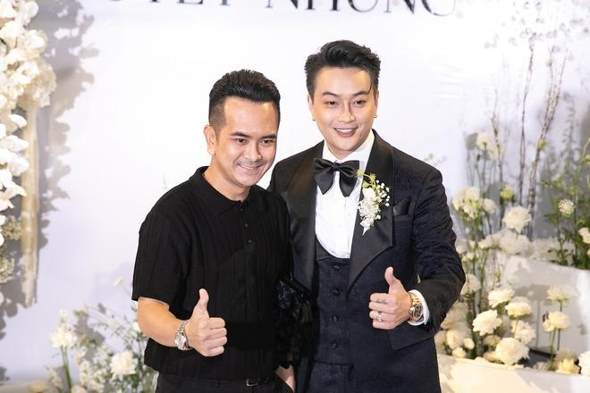 Đám cưới TiTi (HKT): Cô dâu - chú rể hôn cực ngọt, dàn sao Vbiz đổ bộ chúc mừng-8