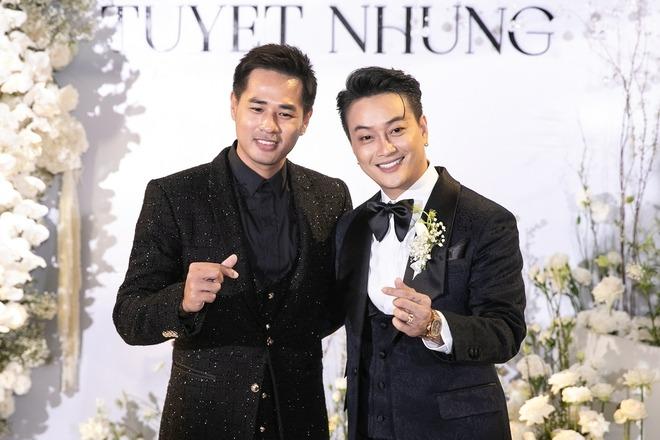 Đám cưới TiTi (HKT): Cô dâu - chú rể hôn cực ngọt, dàn sao Vbiz đổ bộ chúc mừng-9