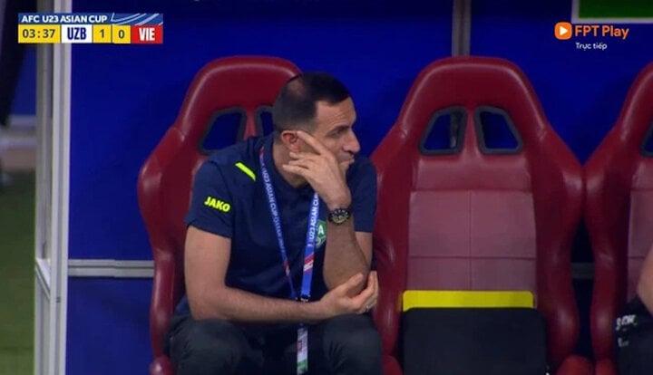 Thắng đậm U23 Việt Nam, huấn luyện viên Uzbekistan liên tục nhăn mặt cau mày-1