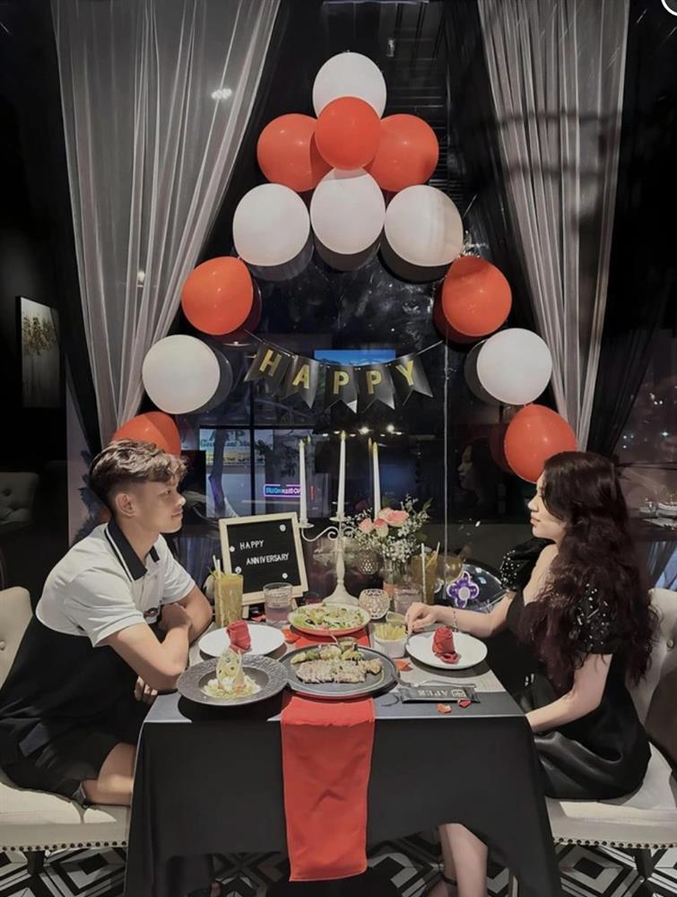 Chân dung bà xã mới cưới của tiền đạo đắt giá nhất tuyển U23 Việt Nam-2