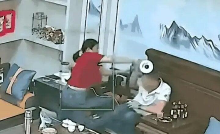 Cặp vợ chồng bạo lực trả thù nhau đáng sợ khiến cảnh sát vào cuộc điều tra-1