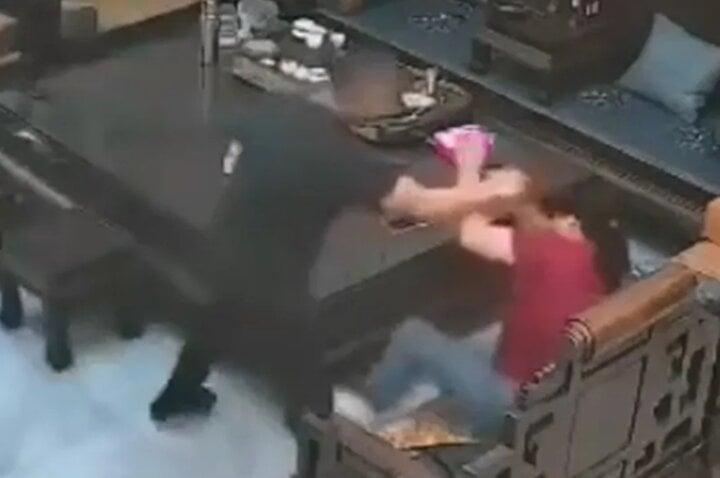 Cặp vợ chồng bạo lực trả thù nhau đáng sợ khiến cảnh sát vào cuộc điều tra-2