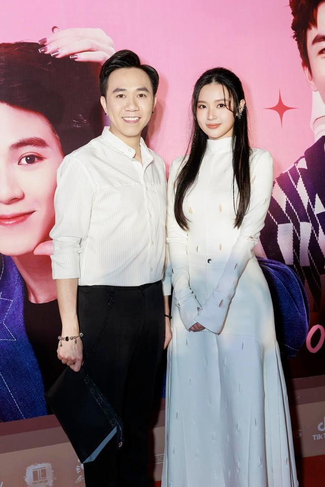 Midu và thiếu gia nhựa Duy Tân từng công khai sánh đôi ở sự kiện, thái độ lạ của cả hai gây chú ý-2