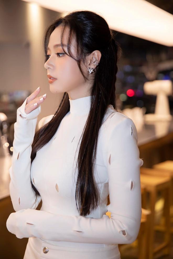 Midu và thiếu gia nhựa Duy Tân từng công khai sánh đôi ở sự kiện, thái độ lạ của cả hai gây chú ý-4