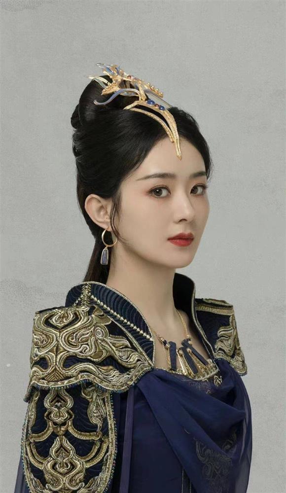 Triệu Lệ Dĩnh bị đào ảnh lúc đen nhẻm, lưng gù tại một sự kiện-1