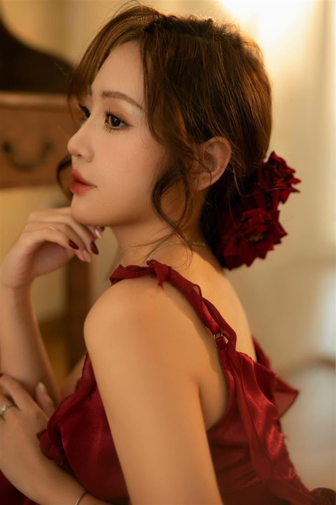 Bạn gái xinh như hot girl, da trắng mịn màng của thủ môn Quan Văn Chuẩn-5