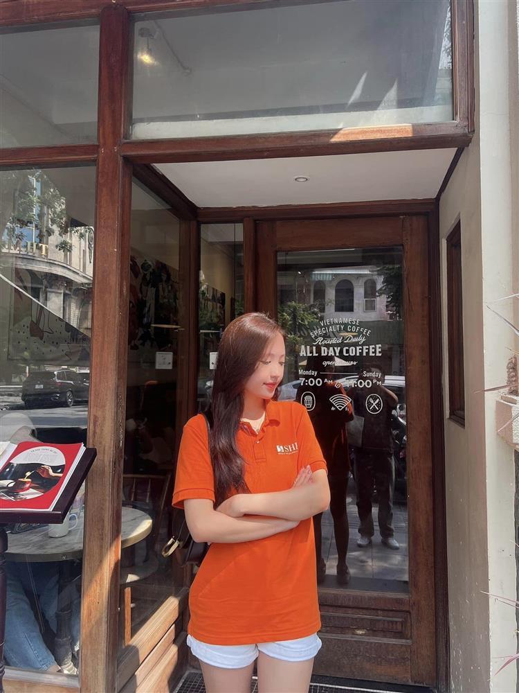 Bạn gái xinh như hot girl, da trắng mịn màng của thủ môn Quan Văn Chuẩn-6