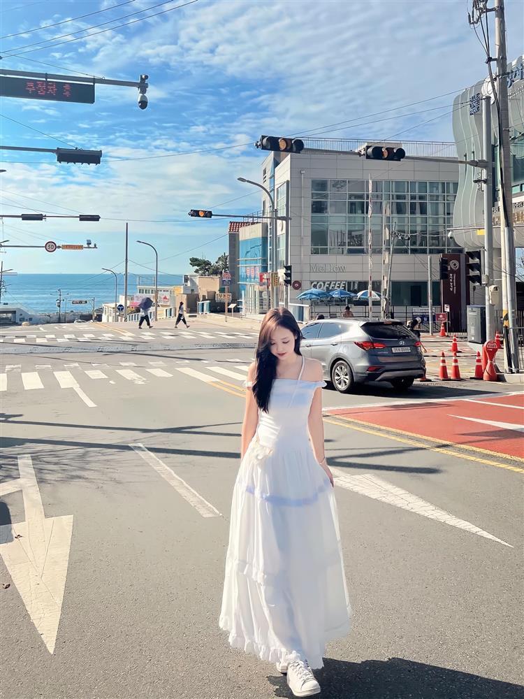 Bạn gái xinh như hot girl, da trắng mịn màng của thủ môn Quan Văn Chuẩn-7