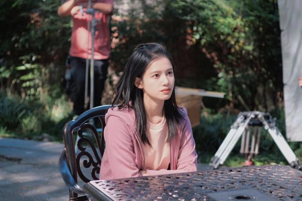 Bất ngờ với loạt ảnh thời da đen nhẻm của Trương Tịnh Nghi, có còn xứng danh nàng thơ của Cbiz?-9