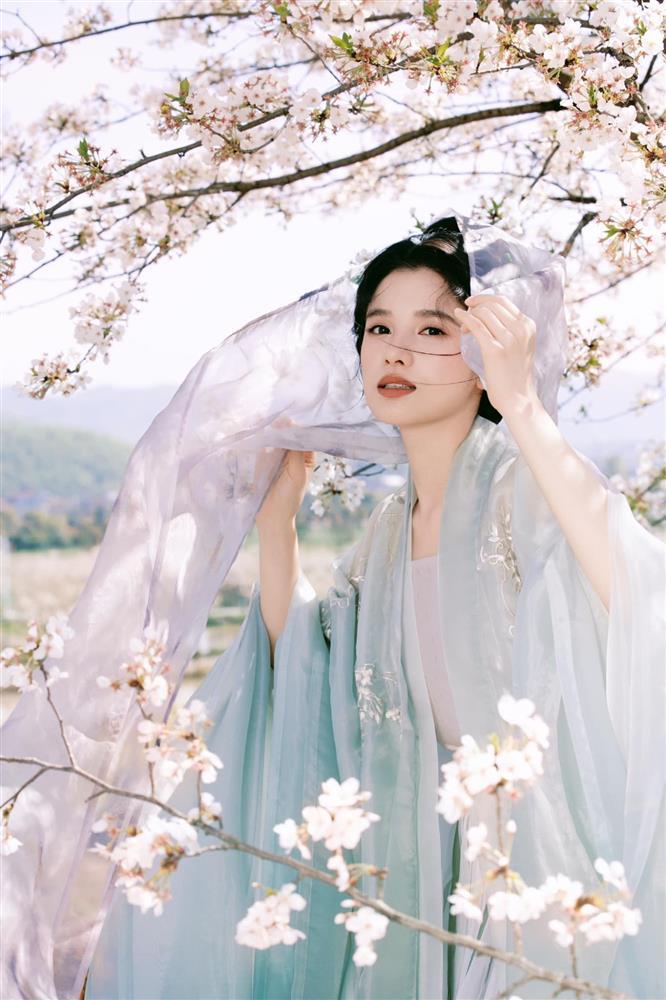 Bất ngờ với loạt ảnh thời da đen nhẻm của Trương Tịnh Nghi, có còn xứng danh nàng thơ của Cbiz?-11