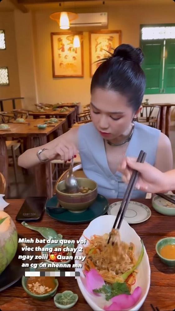 Ngọc Trinh gây chú ý khi ăn chay trong ngày rằm-2