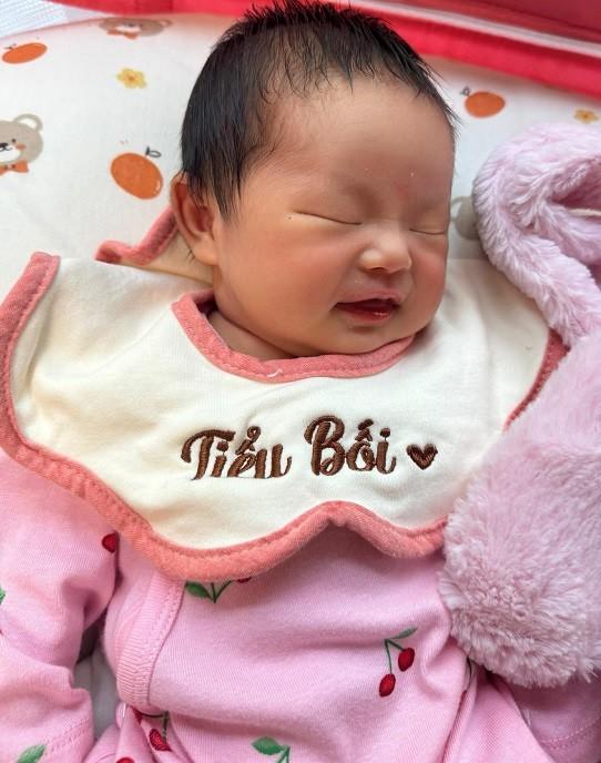 Bà Nhân Vlog khoe ảnh cận mặt con gái đầu lòng, xúc động gọi con bằng cụm từ thân thương-2