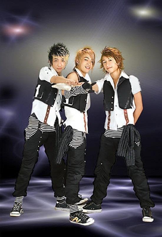 Nhóm nhạc bị gắn mác thảm họa ở showbiz Việt giờ ra sao?-3