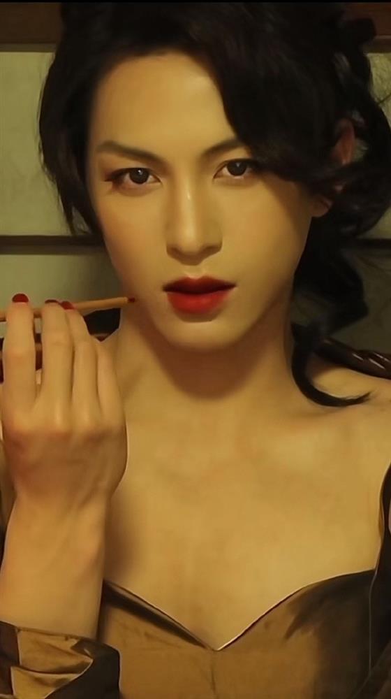 Hot boy mạng vào vai nam nhân bị ăn gạch, vừa giả nữ đã gây chấn động vì đẹp kinh diễm-7