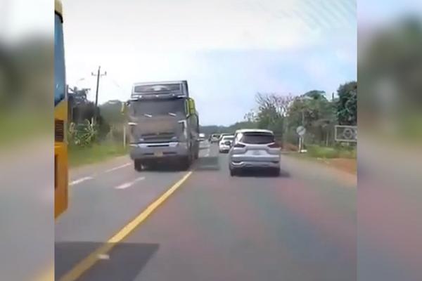 Thi rớt bằng lái ô tô, tài xế chạy ngược chiều trên cao tốc-3