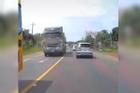 Tài xế lao xe tải 93R 008.73 vào ô tô đi ngược chiều: CSGT Bình Phước thông tin