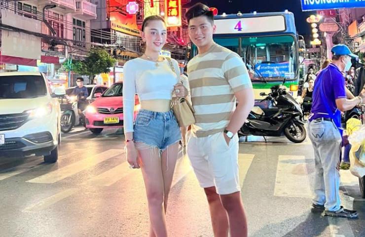 Lâm Khánh Chi, Trần Đức Bo mê mặc quần ngắn 20cm, váy xẻ sâu sau khi chi tiền tỷ dao kéo-7
