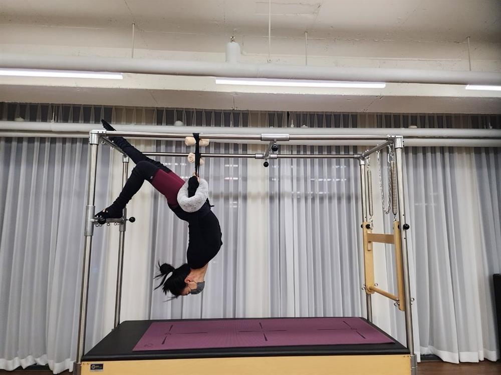 Vợ tài tử Jang Dong Gun - Go So Young nhịn ăn gián đoạn và tập Pilates để trẻ đẹp ở tuổi 52-4