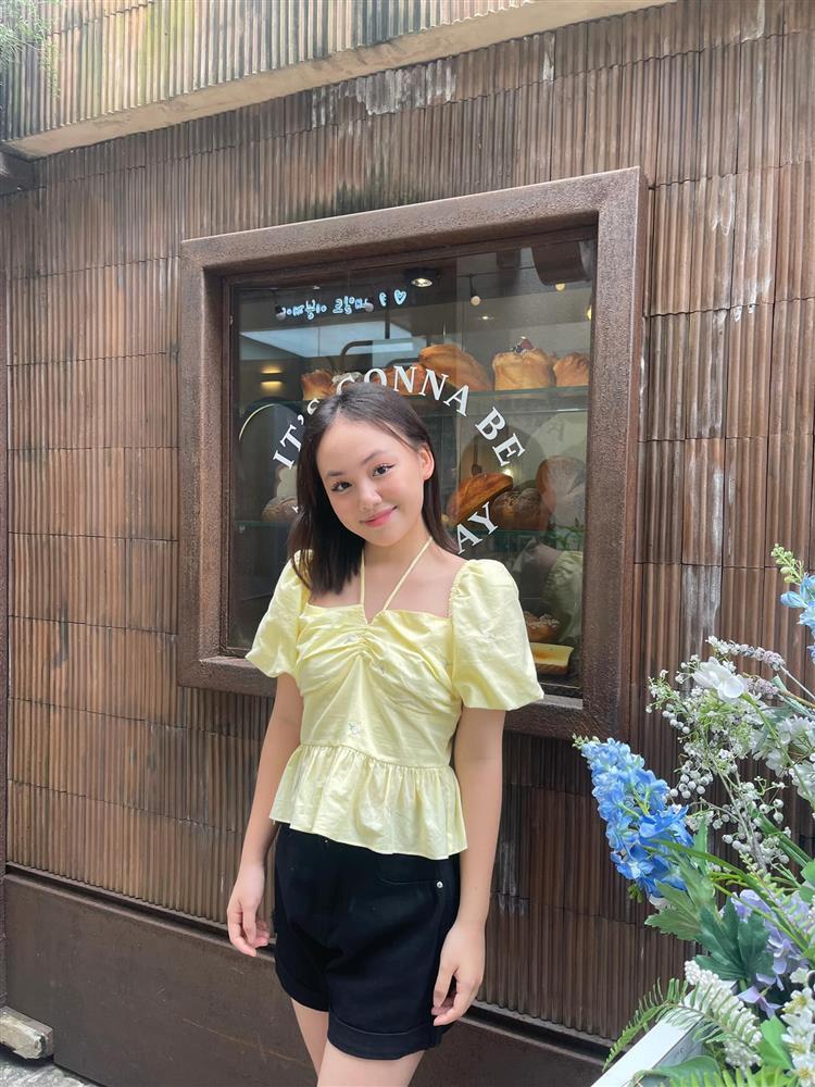 Con gái Hồng Diễm dậy thì thành công, ăn diện bất ngờ ở tuổi 15-3