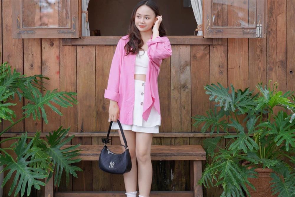 Con gái Hồng Diễm dậy thì thành công, ăn diện bất ngờ ở tuổi 15-4