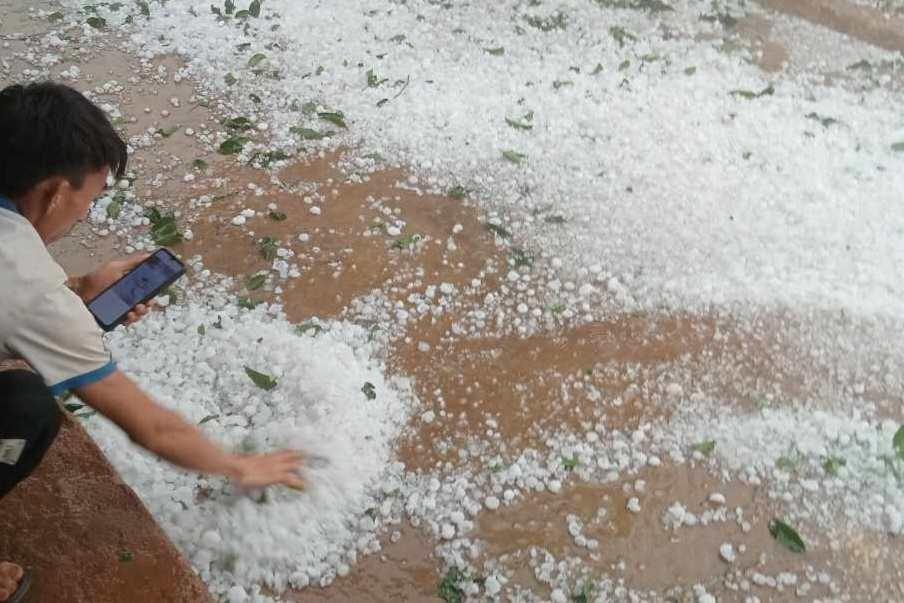 Mưa đá xối xả ở Sơn La, cả ngọn đồi trắng xóa-3