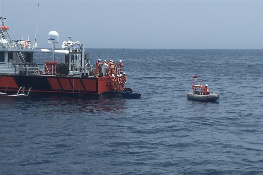 Tìm thấy thi thể thứ 4 trong vụ chìm sà lan trên biển Quảng Ngãi-3