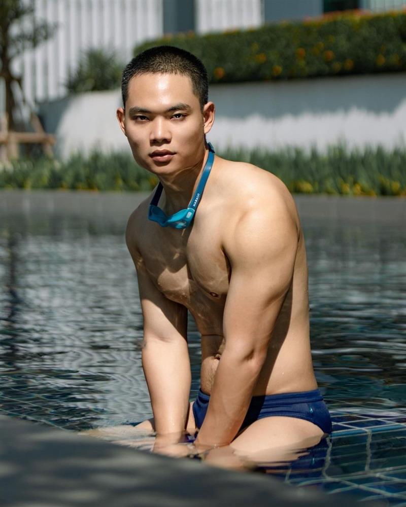 Thí sinh thi nam vương gây tranh cãi vì catwalk như… hoa hậu-5