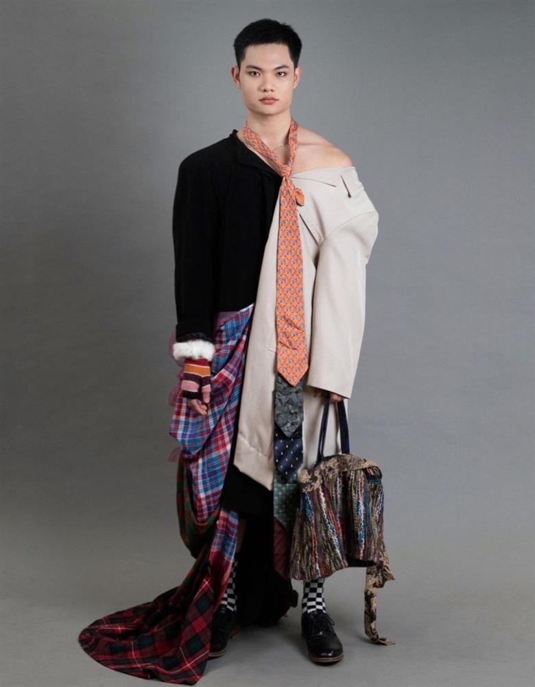 Thí sinh thi nam vương gây tranh cãi vì catwalk như… hoa hậu-4