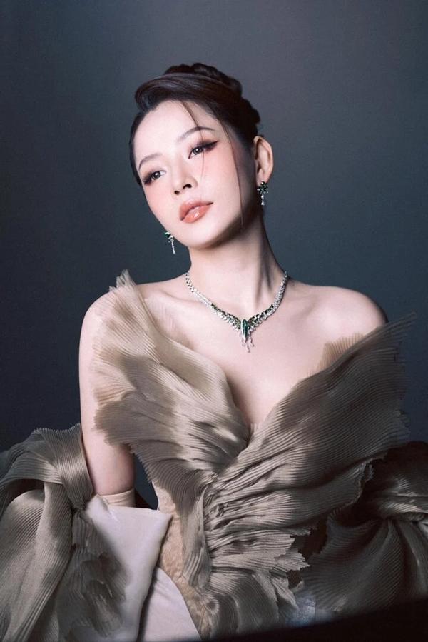 Chi Pu thay đổi thế nào sau 1 năm tỏa sáng ở show Đạp gió của Trung Quốc?-1