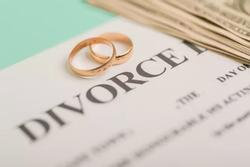 Bấm sai một nút trên máy tính, luật sư khiến cặp vợ chồng 21 năm 'ly hôn nhầm'
